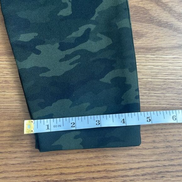Spanx Look At Me Now Camo Green Leggings Size XL NWOT - Picture 12 of 13